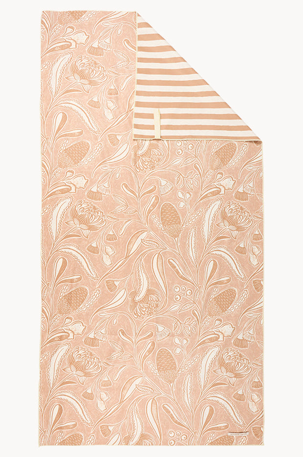 Trailing Natives Sand Free Towel
